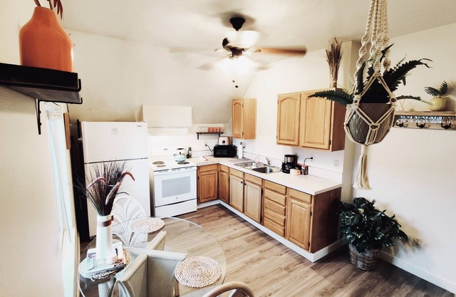 Soleil Salem- extended stays, free laundry, garden