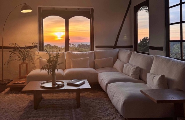 Solis & Sea Villa: 4br 4ba w Panoramic Ocean Views and a Bonus Room