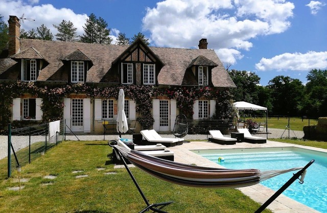 Sologne Retreat: Charming house, private pool, pets allowed