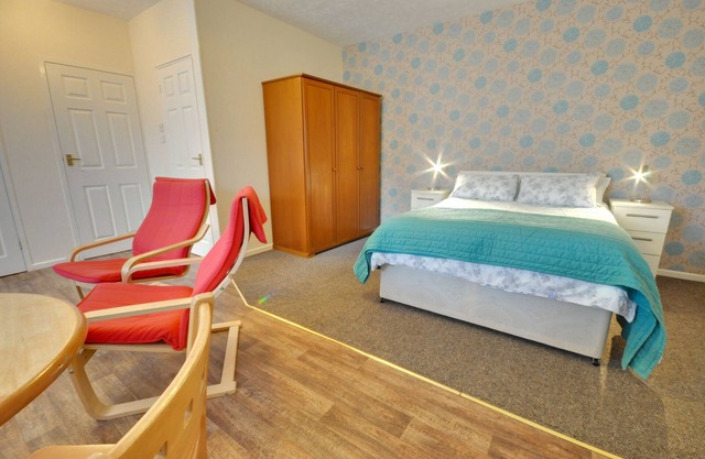 Somerville Coach House 3 - a studio that sleeps 2 guests in 1 bedroom