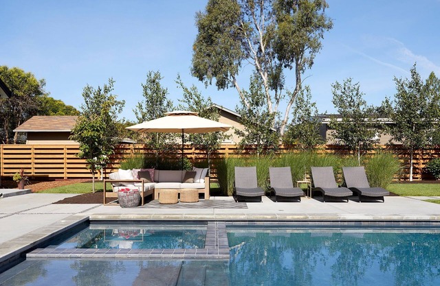 Sonoma Estate Living - Walk to Plaza with resort style amentities