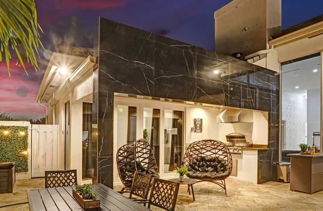 Sophia's Compound resort w heated pool