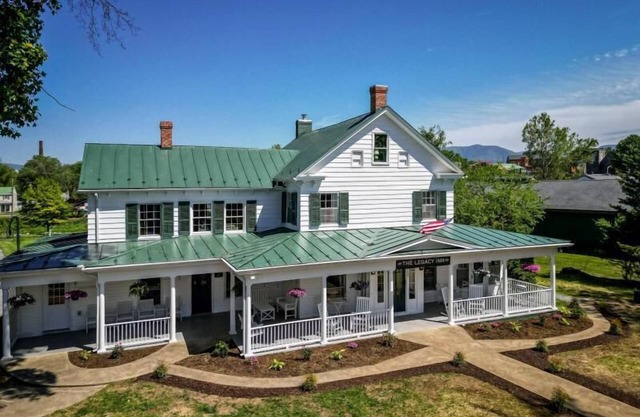 Sophisticated w/Mid Century Decor & Garden Views