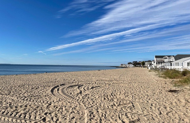 Sound View Beach Getaway Cottage