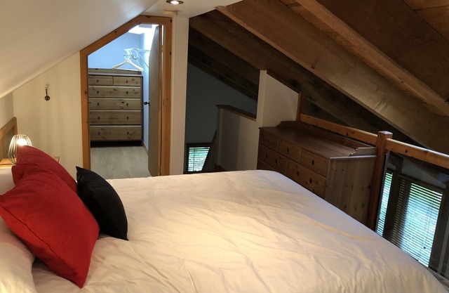 Sous les Thuyas Cottage, 5 minutes from the Mont-Orford ski center
