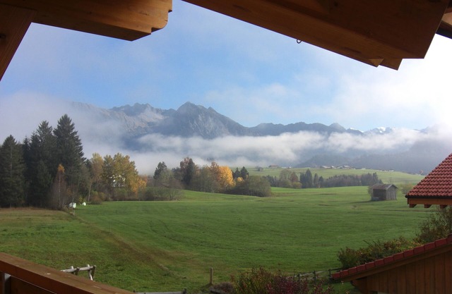 South-facing apartment with uninterrupted mountain views! Wonderfully calm! WiFi free.