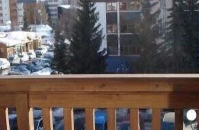 South facing apartment, ski slopes and lifts, 6 people