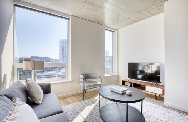 South Lake Union 1br w wd roof nr Lake Union SEA-487