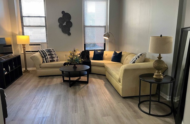 South Loop 2 Bedroom Apt
