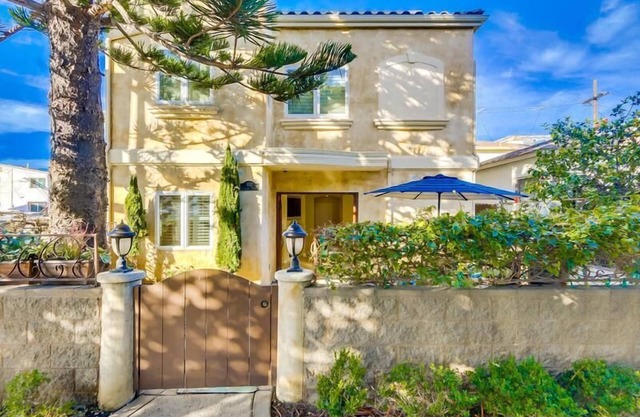 South Mission Beach Retreat | 2BR Near the Shore