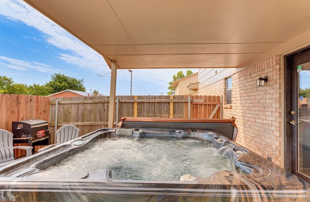 South OKC Home w/Hot Tub-Game Room: 18 Mi to OU!