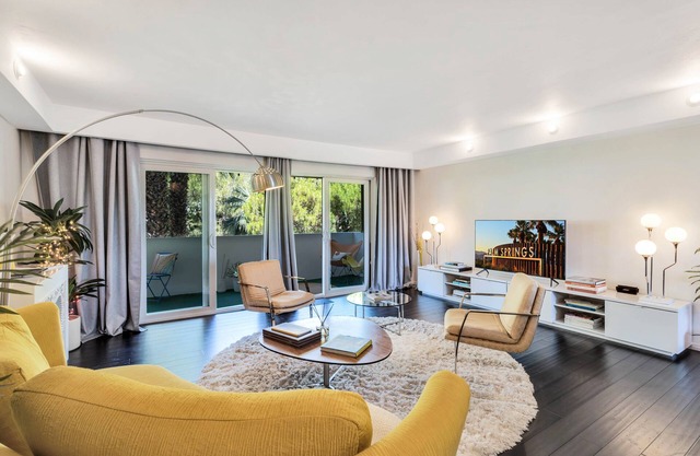 South Palm Springs beautifully designed mid century 1960 condo