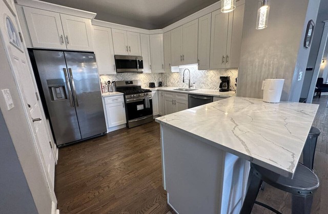 South Shore Retreat 5 bedrooms/entertainment