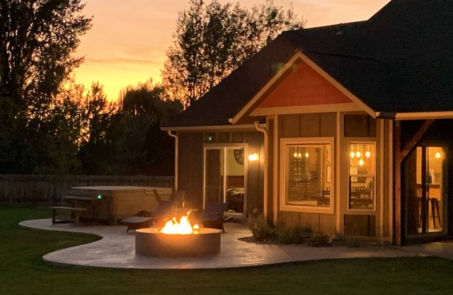 South Side Winery District Retreat - Hot Tub, Gas Fire Pit, & Miniature Goats!
