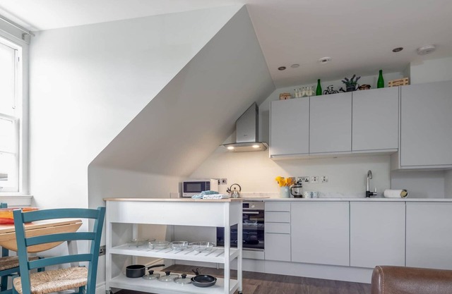 South Street Apartments (No 14G)