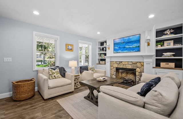 South Street Retreat – Spacious Cape Cod Home Near Harwich Port Shops & Beaches