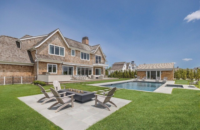 Southampton 7BR Estate: Heated Pool & Spa, Theater, Pool House, Chef’s Kitchen