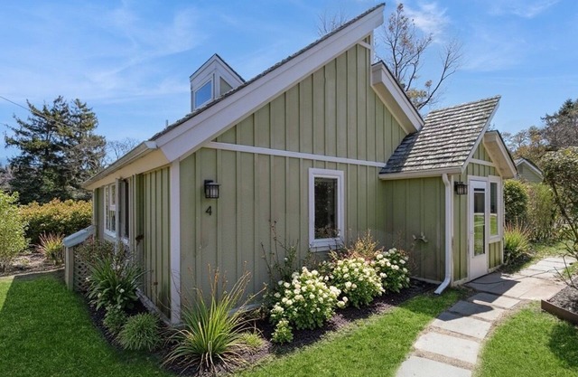 Southampton cozy cottage by the beach