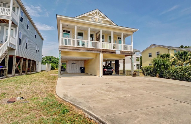 Southern Belle 2 bed/pet-friendly/2nd row in Carolina Beach with ocean view