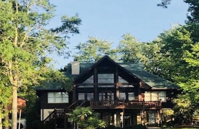 Southern Comfort-a true vacation home & dog friendly w/optional pontoon rental.