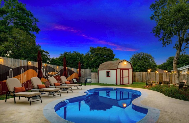 Southwest Refresh- Heated Pool, Hot Tub, Game Room, Fire Pit, & Private Gym