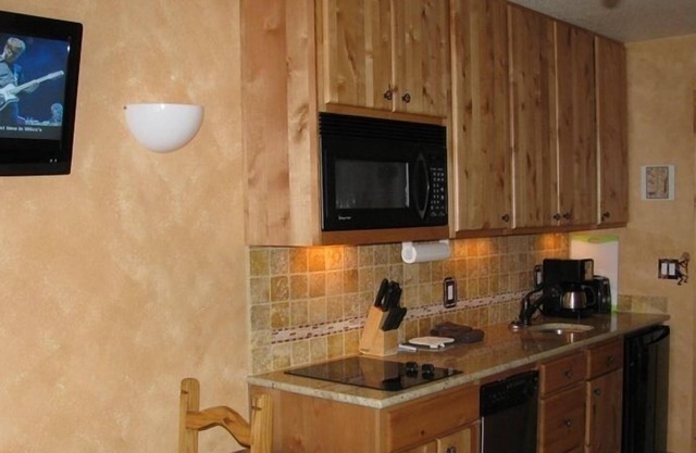Southwest Stylecondo1br/1BA,Hot Tub/Pool,Near Gondola,on River