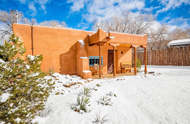 Southwestern home with cozy fireplaces, grill & washer/dryer - near Taos Plaza
