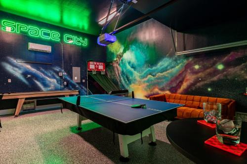Space City - Prof Design, Game Room, King Bd