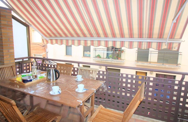 Spacieux Appart à 200m de la Plage de Roses - Terrasse BBQ, Parking Gratuit, 8 pers