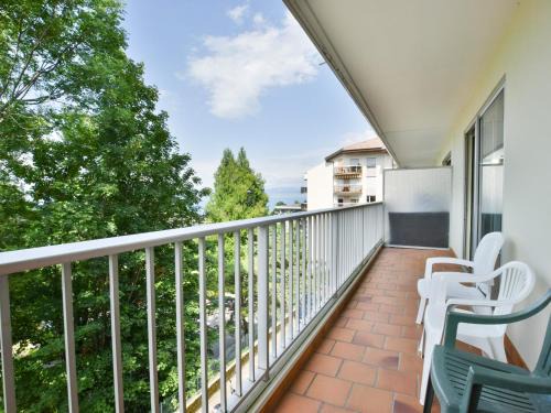 Spacieux appartement refait à neuf avec balcon et garage, proche centre-ville - FR-1-498-108