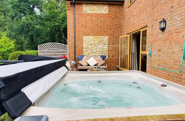 Spacious Rural Cottage Stay with Hot Tub – Jasmine at The Victorian Barn Dorset