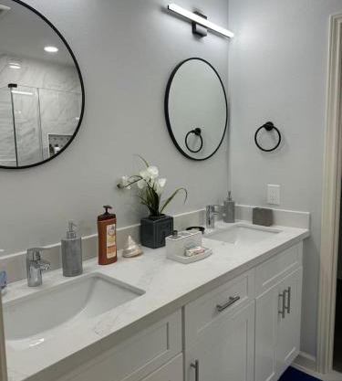 Spacious 1 Bdrm Studio Montrose