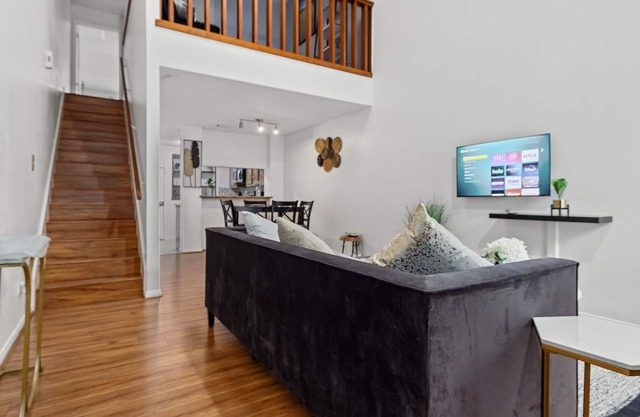 Spacious 1 bed 1 1/2 Bath With A Large Study that sleeps for 5