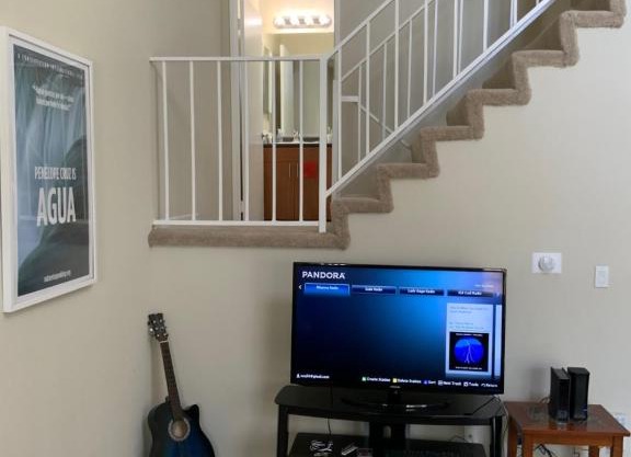 Spacious 1 Bedroom Apt in Woodland Hills CA