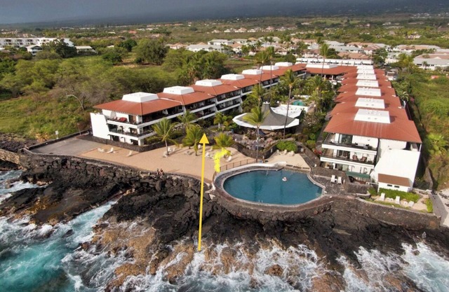 Spacious 1 Bedroom Ground Floor Condominium On The Water