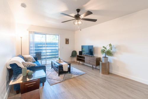 Spacious 1 bedroom with private patio! Near Chase Field & Downtown Phoenix