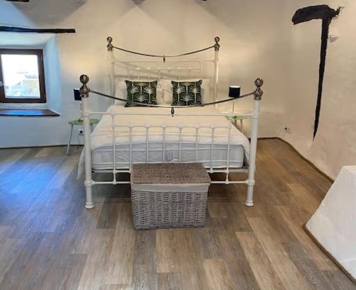 Spacious 1 bed home with shared pool