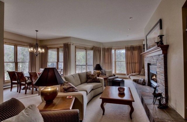 Spacious 1600 S.F. Renovated 3 Bed. 2 Bath Condo in Keystone