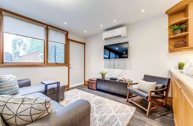 Spacious 1BR Penthouse Suite with Amazing Terrace!