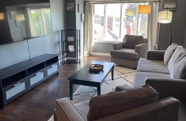 Spacious 2 Bed 2 Full Bath Condo w/WIFI & Parking Sleeps 5