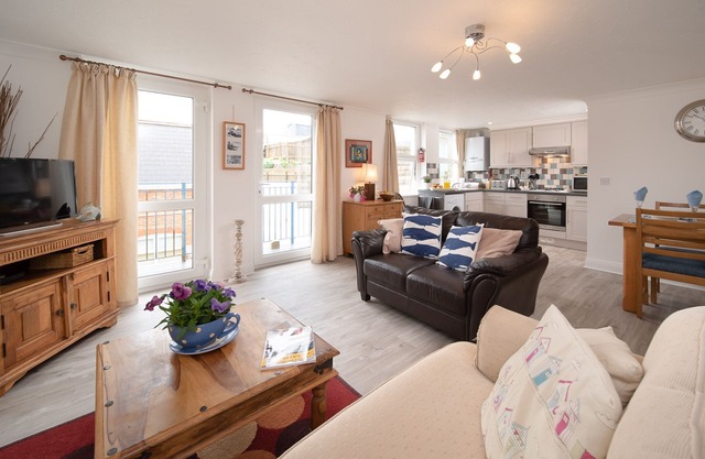 Spacious 2 bedroom apartment within walking distance of Woolacombe beach, complete with own parking