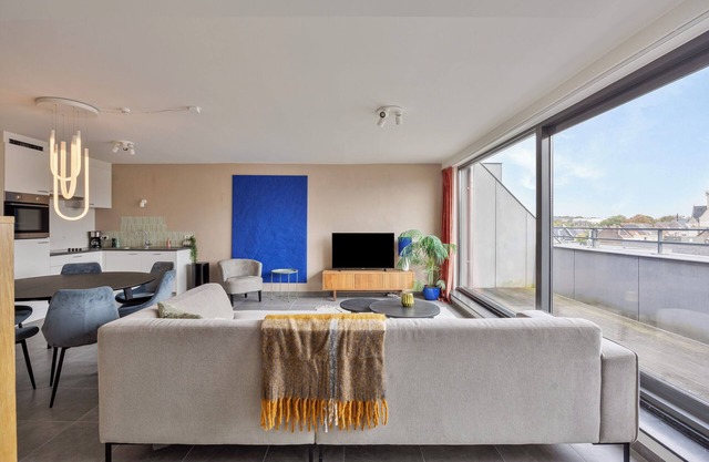 Spacious 2 bedroom apartment with parking