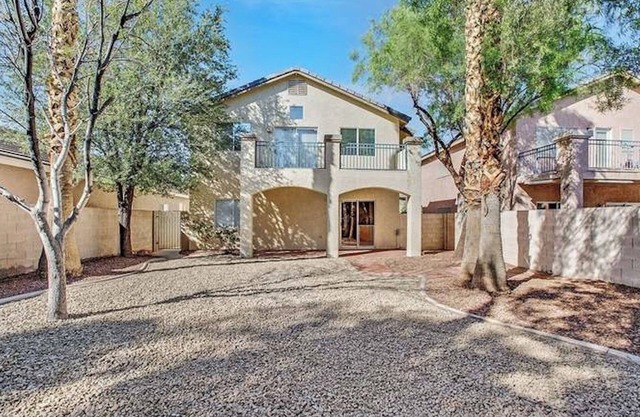 Spacious 2-Bedroom Apartment w/ Wooded Patio, BBQ in fabulous Las Vegas
