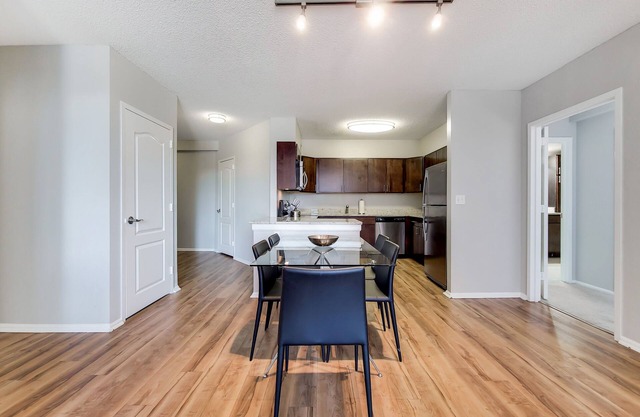 Spacious 2 Bedroom, 40-Min Train to Midtown NYC