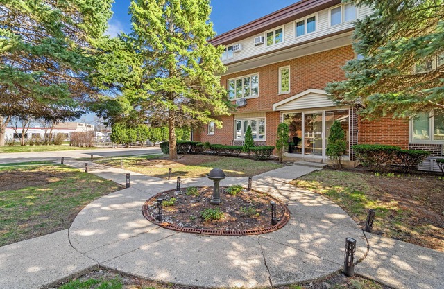 Spacious 2-BR+King Beds+Smart TVs+Free Parking+WiFi