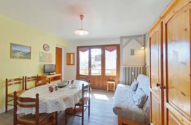Spacious 2-Room Apt for 6 in Central Grand Bornand, Close to Shops and Cable Cars