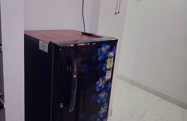 Spacious 2BHK apartment with Air Conditioner and attached bathroom with Parking