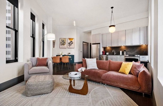 Spacious 2BR Apt-Near Everything Pittsburgh Offers