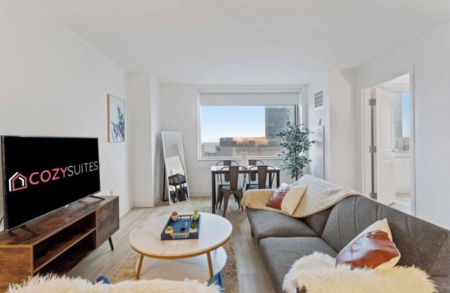 Spacious 2BR CozySuites Condo at Showboat #10