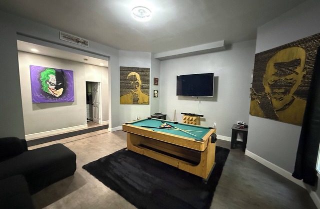 Spacious 2BR Suite + Pool Table InPatio + Private